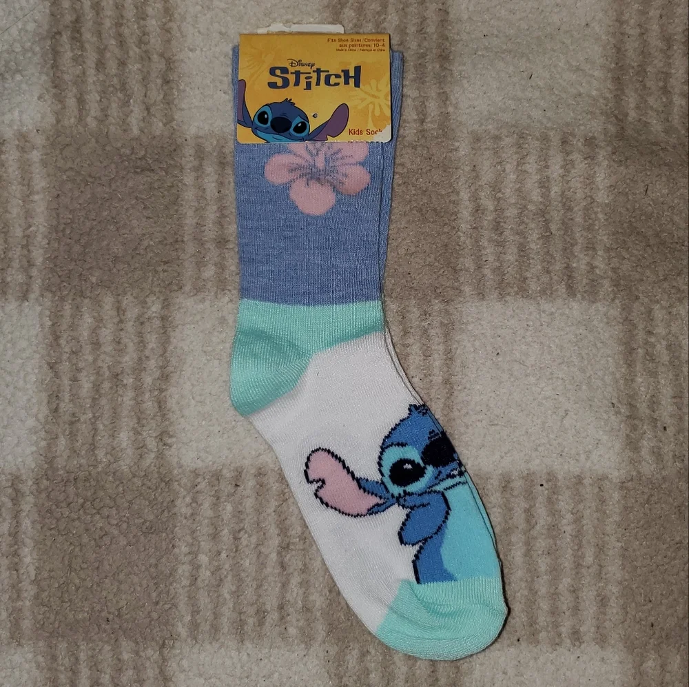 5 for $25 | NWT Disney Kids Stitch Hibiscus Flower Crew Socks (1 Pair)